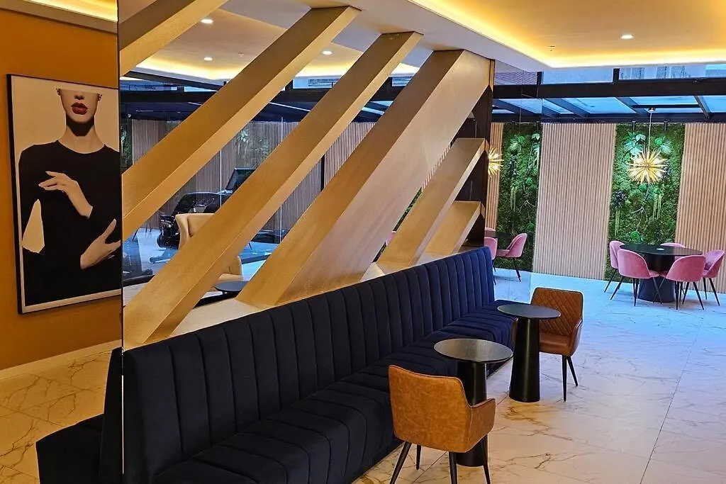 キトEdificio Xoe - Piso 17 Parque La Carolinaアパートメント